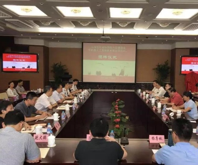 上海市農業科學院舉辦與宏臻菌業牛肝菌人工栽培技術聯合研發中心揭牌儀式